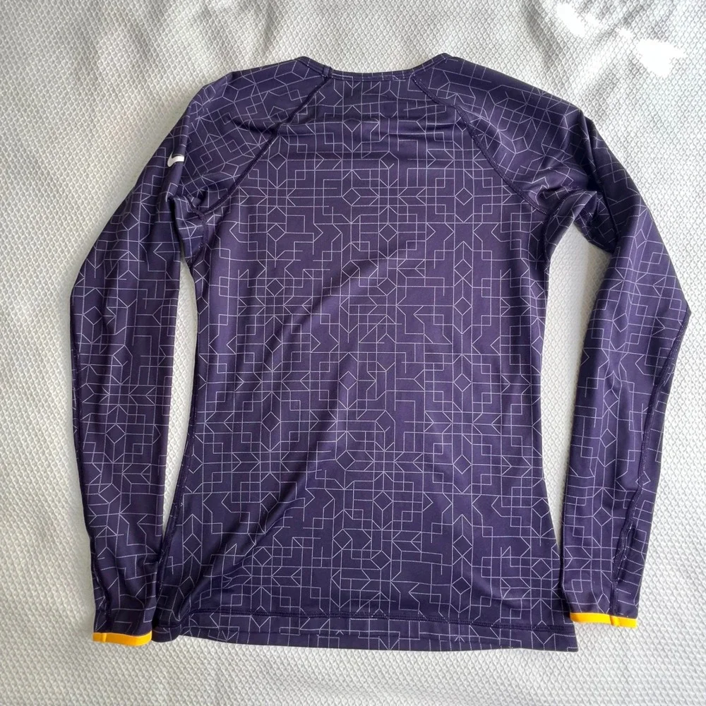 Nike Pro Women's Size Medium Long Sleeve Geometric Print‎ Athletic Top Purple